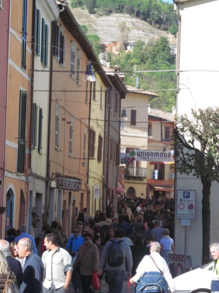 LIttle Acqualagna, flooded with people